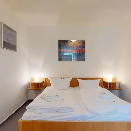 Strandnahe Mit Schwimmbad Im Haus, A Cappella 01 Im Binz, * Binz